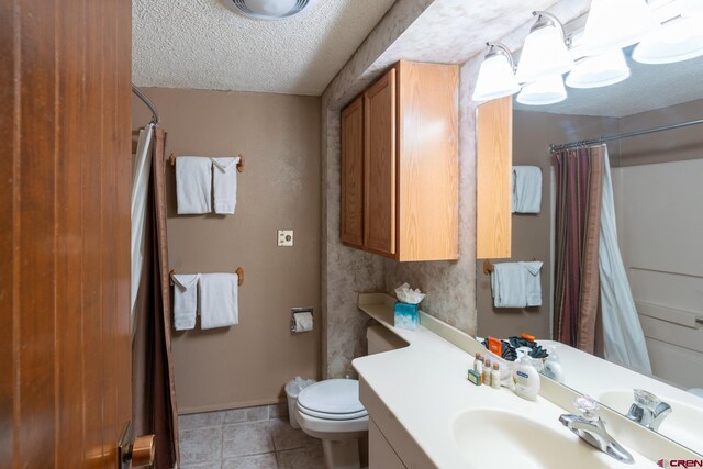 full bathroom featuring tile patterned floors, a shower with curtain, toilet, and a textured ceiling