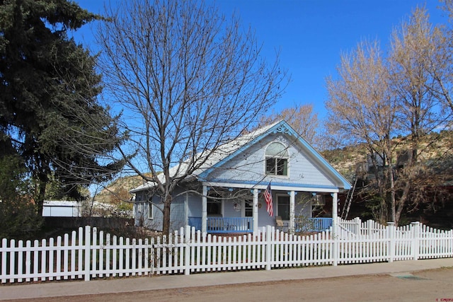 view of front of property with a fenced front yard and covered porch