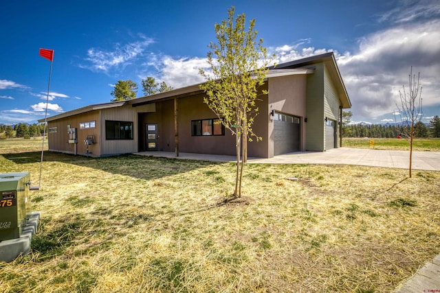 2785 Rock Rd Unit A, Pagosa Springs, CO 81147 - view of front of property with stucco siding, driveway, and a front lawn