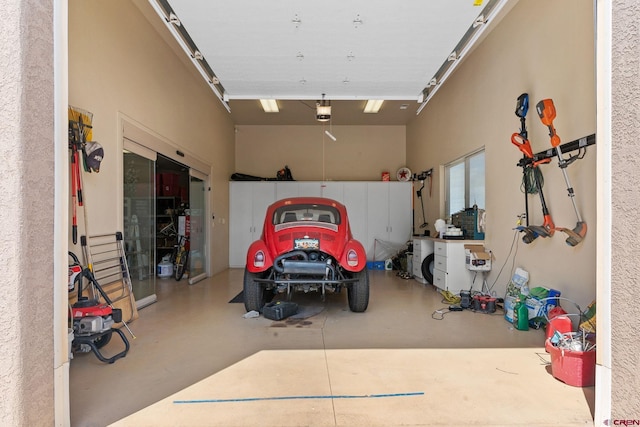 714 Washington Ct, Grand Junction, CO 81507 - garage with a garage door opener
