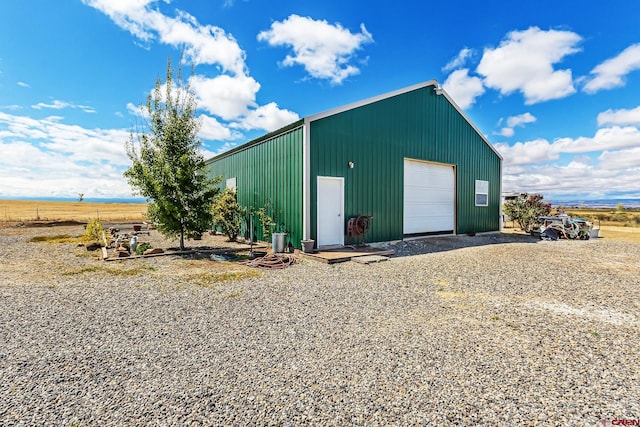 view of outbuilding with an outdoor structure and gravel driveway