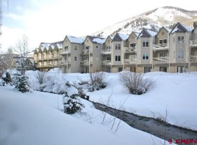 surrounding community with a mountain view