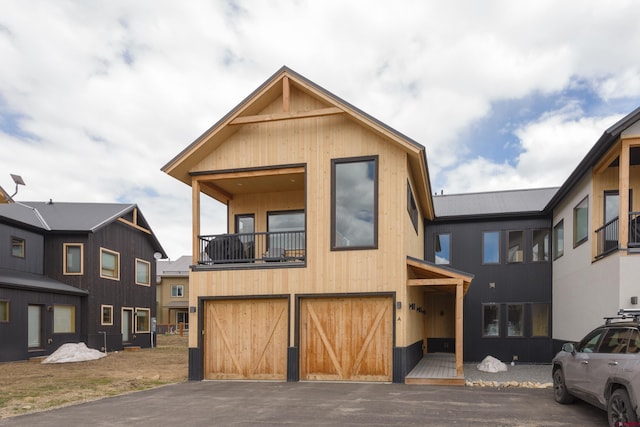 view of front of house with an attached garage and driveway