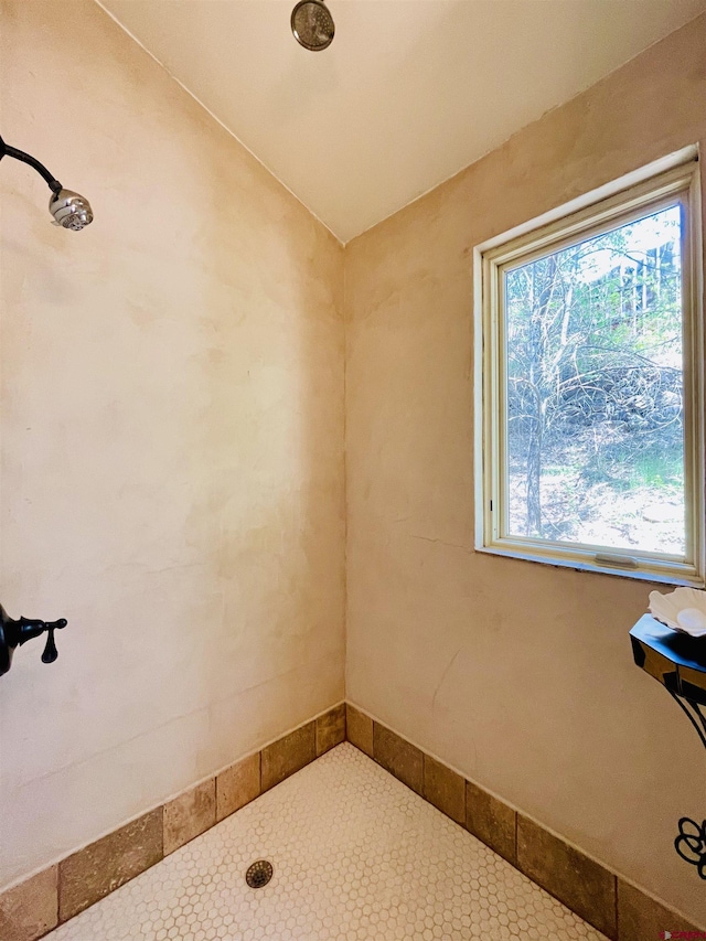 full bath featuring tiled shower