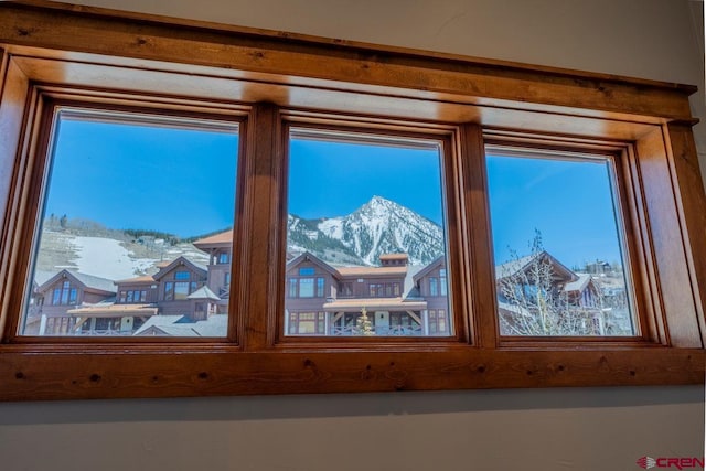interior details featuring a mountain view