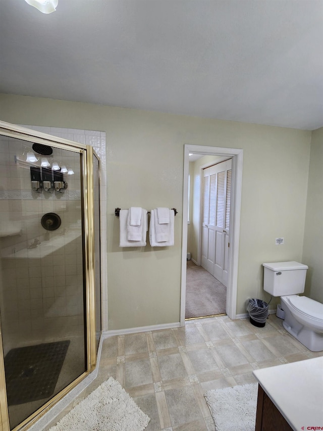 full bathroom featuring vanity, toilet, baseboards, and a stall shower