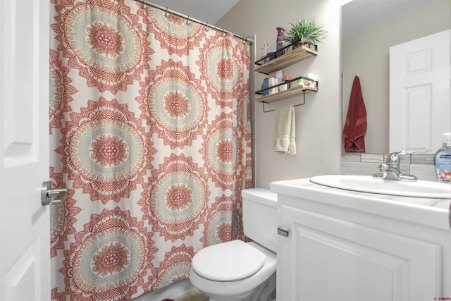 292 E Golf Pl Unit B, Pagosa Springs, CO 81147 - bathroom featuring toilet, backsplash, vanity, and curtained shower