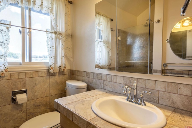 16303 6760th Rd, Montrose, CO 81401 - full bath featuring a sink, toilet, plenty of natural light, and tile walls