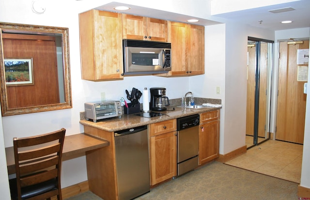 kitchen with stainless steel appliances, a sink, light tile patterned floors, baseboards, and recessed lighting