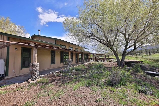 10491 54 7/10 Rd, Molina, CO 81646 - view of yard featuring fence