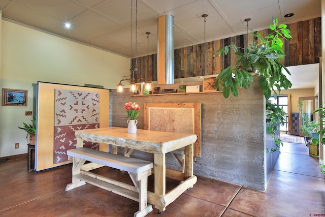 10491 54 7/10 Rd, Molina, CO 81646 - dining space with finished concrete flooring, baseboards, and a towering ceiling