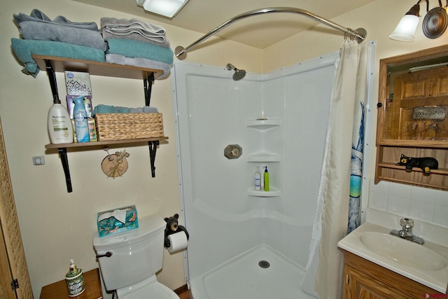bathroom with curtained shower, backsplash, toilet, and vanity