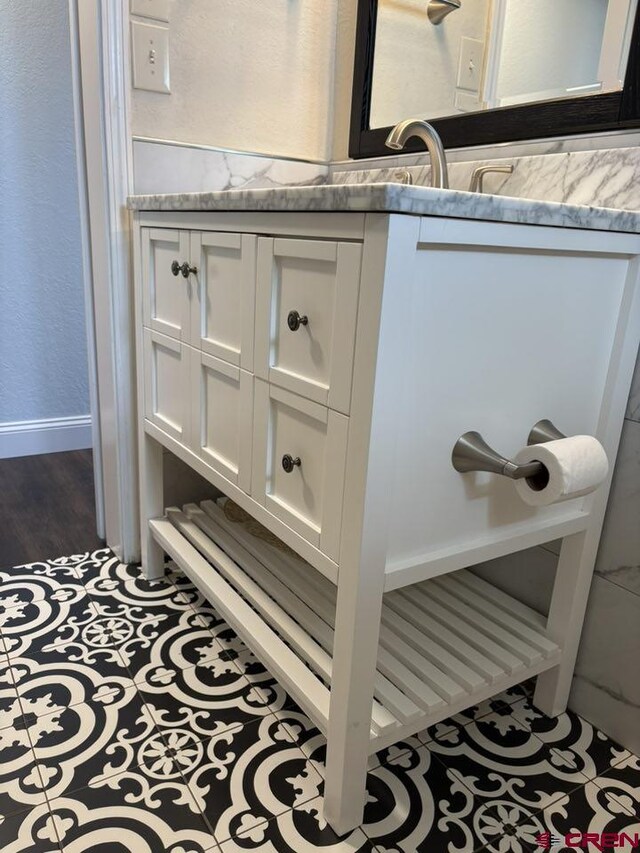 541 Perry Dr, Pagosa Springs, CO 81147 - detailed view of baseboards and vanity