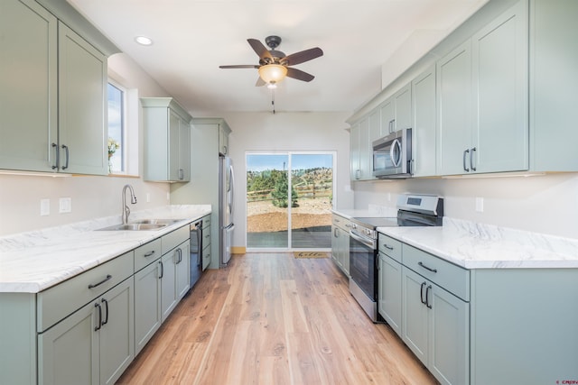 7 Yarrow Ct, Durango, CO 81301 - kitchen featuring appliances with stainless steel finishes, a sink, ceiling fan, light wood-type flooring, and recessed lighting
