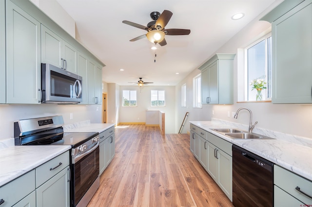 7 Yarrow Ct, Durango, CO 81301 - kitchen with appliances with stainless steel finishes, a sink, light wood-style flooring, ceiling fan, and recessed lighting