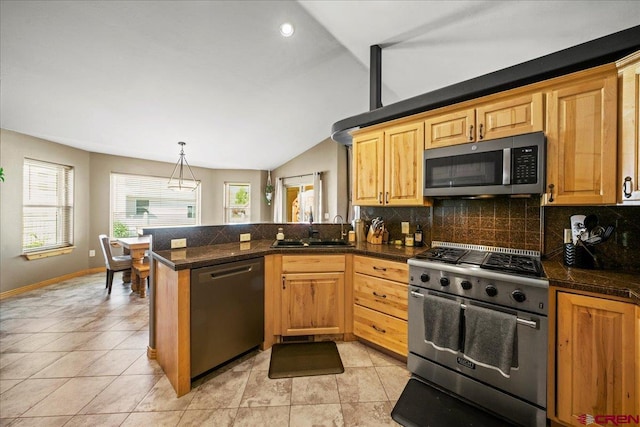 2224 American Way, Montrose, CO 81401 - kitchen with appliances with stainless steel finishes, a sink, a peninsula, backsplash, and vaulted ceiling