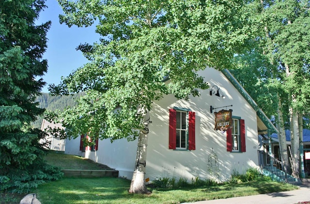 418 Elk Ave, Crested Butte, CO 81224 - view of side of property with a lawn