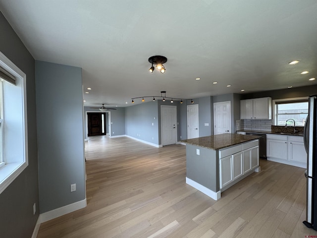 445 Saddle Cir, Pagosa Springs, CO 81147 - kitchen with stainless steel appliances, a sink, ceiling fan, white cabinets, and light wood-type flooring