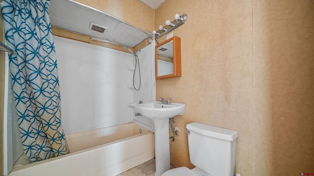 735 Teller Ave, Grand Junction, CO 81501 - bathroom featuring shower / bath combo and toilet