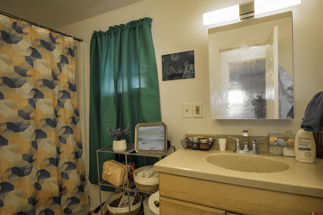 1132 Robinson Ave, Trinidad, CO 81082 - full bathroom with vanity and curtained shower