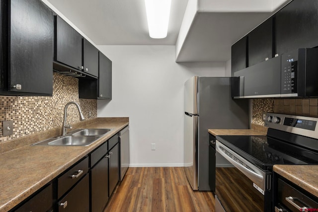 1100 Goeglein Gulch Rd Unit 171, Durango, CO 81301 - kitchen featuring appliances with stainless steel finishes, wood finished floors, tasteful backsplash, and dark cabinetry