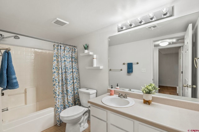 1100 Goeglein Gulch Rd Unit 171, Durango, CO 81301 - bathroom with vanity, shower / tub combo with curtain, and tile patterned floors