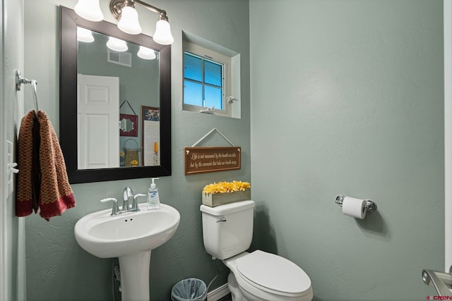 21 Tierra Verde Dr, Durango, CO 81301 - bathroom with a textured wall