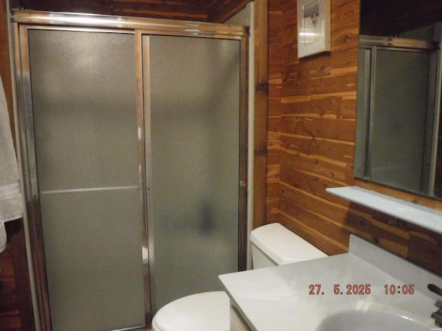 47 Segovia Dr, Hot Springs, AR 71909 - bathroom with toilet, a stall shower, and vanity