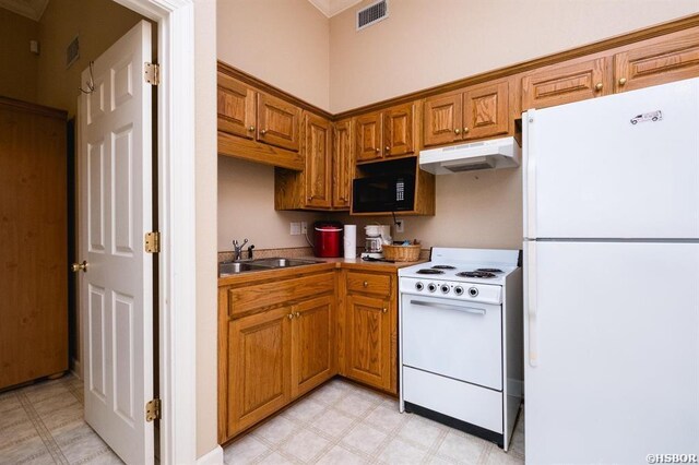 1745 Thornton Ferry Rd, Hot Springs, AR 71913 - kitchen featuring a sink, white appliances, light floors, visible vents, and under cabinet range hood
