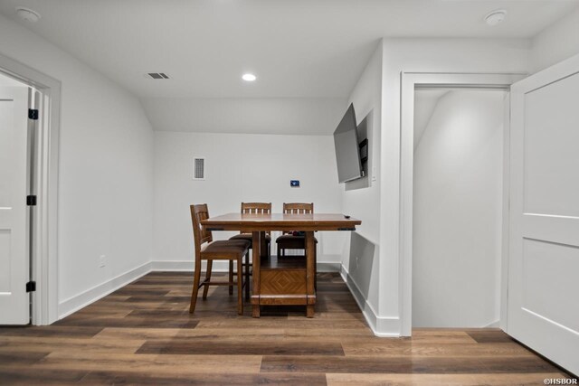 dining area featuring recessed lighting, dark wood-style flooring, visible vents, and baseboards