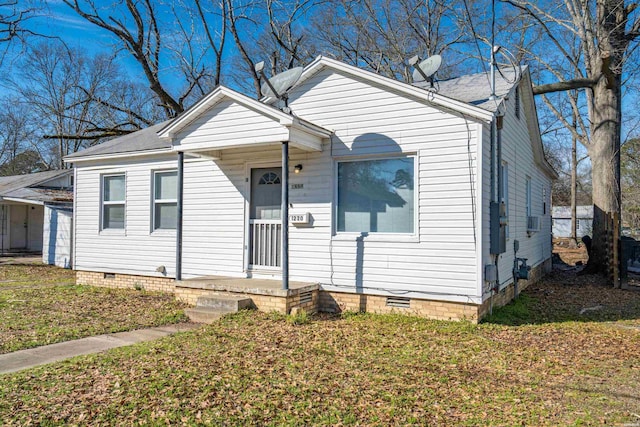 bungalow-style house featuring crawl space and a front yard