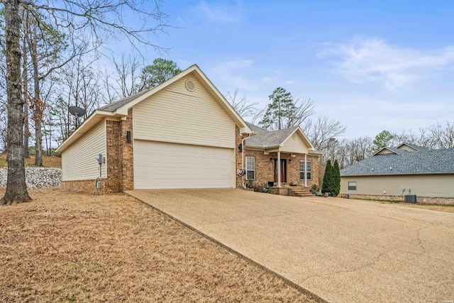 121 Wildwood Forest Rd, Hot Springs, AR 71913 - single story home with an attached garage, brick siding, central AC, and concrete driveway