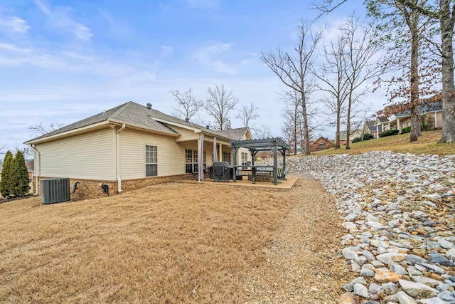 121 Wildwood Forest Rd, Hot Springs, AR 71913 - view of side of home with roof with shingles, a patio area, a pergola, central AC, and a lawn