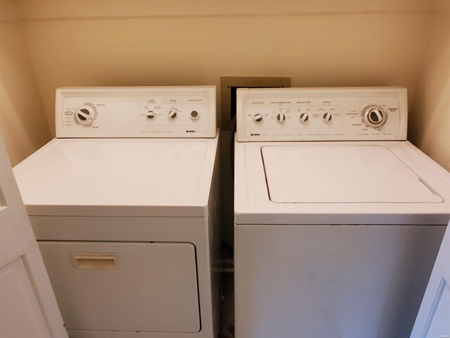 laundry room with laundry area, mail area, and washing machine and clothes dryer