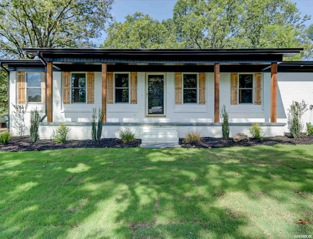 view of front of house with covered porch, a front lawn, and brick siding