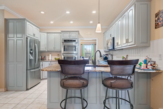 kitchen featuring tasteful backsplash, appliances with stainless steel finishes, a peninsula, gray cabinets, and a sink