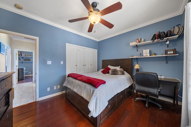 bedroom featuring baseboards, ceiling fan, wood finished floors, crown molding, and a closet