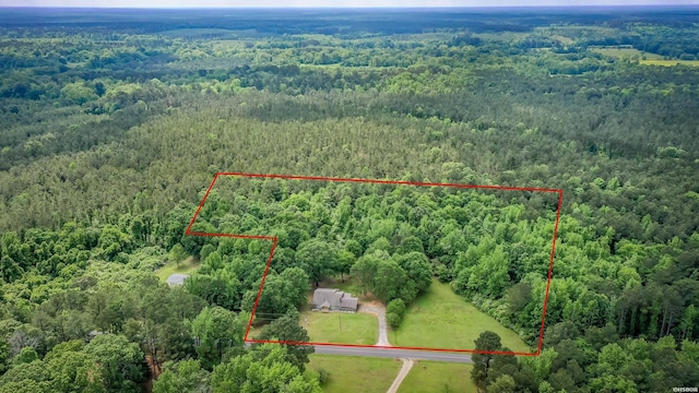 birds eye view of property featuring a forest view