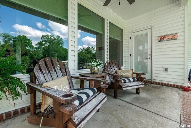 view of patio with ceiling fan and covered porch