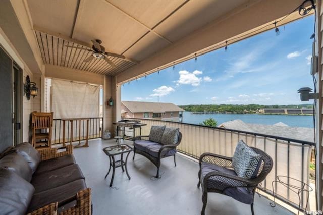 exterior space featuring a ceiling fan and a water view