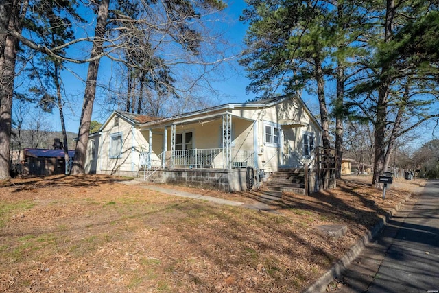 view of front of property featuring covered porch