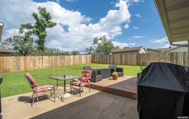 200 Cole Pl, Hot Springs, AR 71901 - fenced backyard with a deck and outdoor dining space