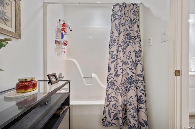 200 Cole Pl, Hot Springs, AR 71901 - full bathroom with shower / bathtub combination with curtain and vanity