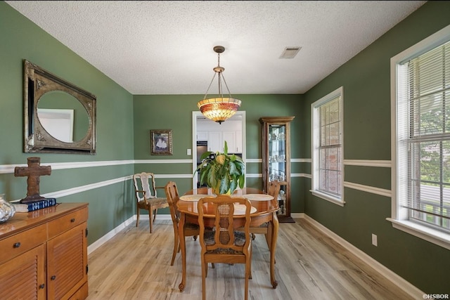 200 Cole Pl, Hot Springs, AR 71901 - dining room with light wood-style floors and a textured ceiling