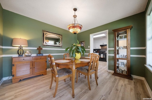 200 Cole Pl, Hot Springs, AR 71901 - dining area with light wood finished floors