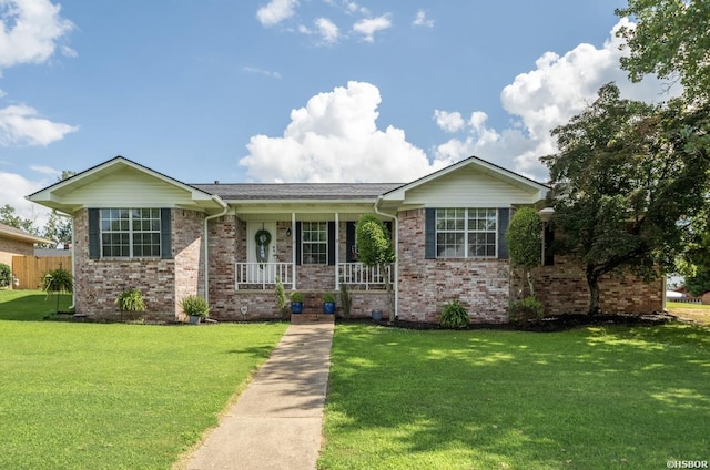 200 Cole Pl, Hot Springs, AR 71901 - single story home featuring a porch, a front lawn, and brick siding
