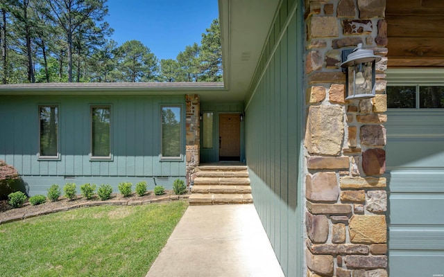 5 Arga Pl, Hot Springs, AR 71909 - property entrance with crawl space, stone siding, and a yard