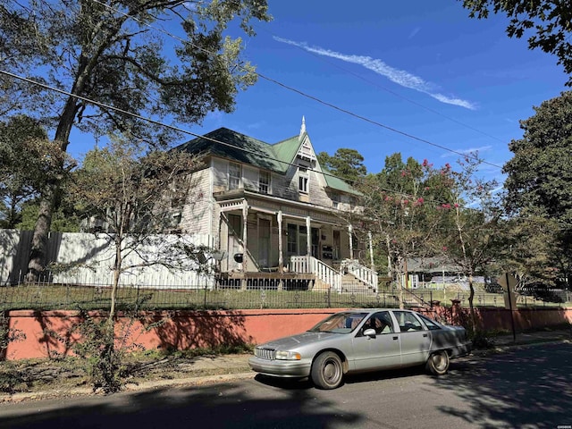 view of front facade with a fenced front yard and a porch