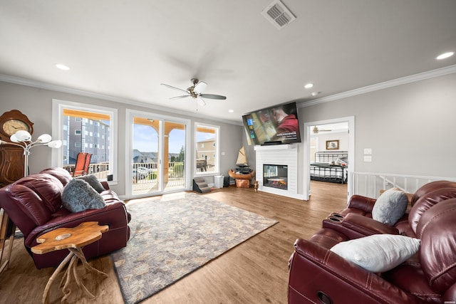 150 Villa Pointe Pt Unit A, Hot Springs, AR 71913 - living area featuring a ceiling fan, crown molding, recessed lighting, a glass covered fireplace, and wood finished floors