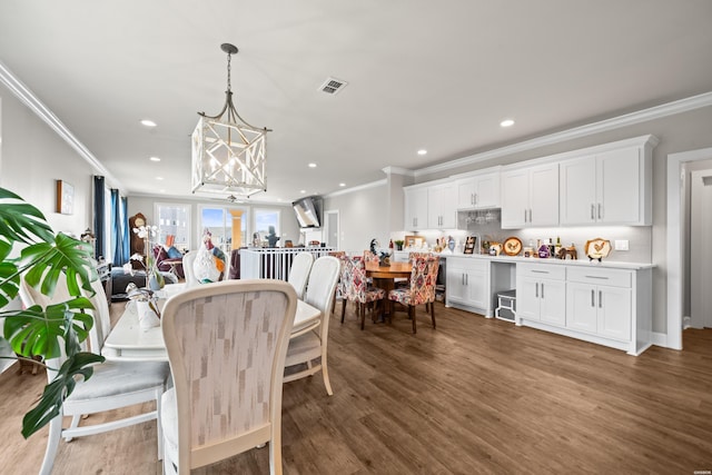 150 Villa Pointe Pt Unit A, Hot Springs, AR 71913 - dining room featuring crown molding, recessed lighting, wood finished floors, and a chandelier